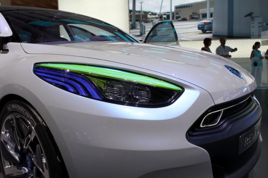  Renault Fluence Z.E. Concept 2009 года  (фото 9 из 103)